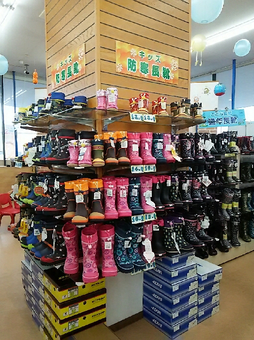 シューマート店内1